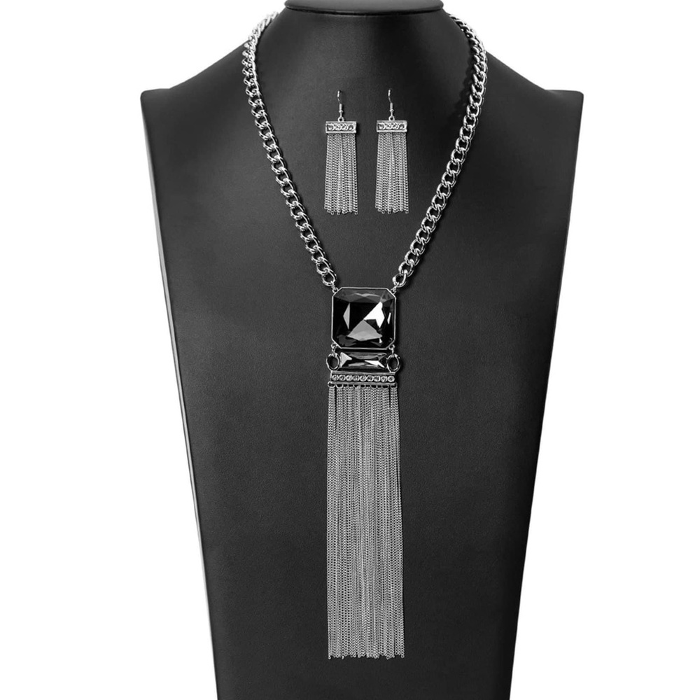 NWT 2022 Zi Collection Set. Chunky necklace with a hematite type stone. Pretty!!